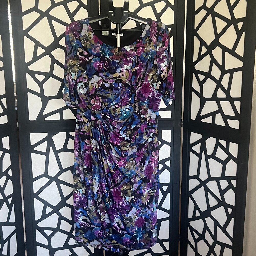 NorthStyle beautiful mock wrap dress cinced on side. Size 18 NWT